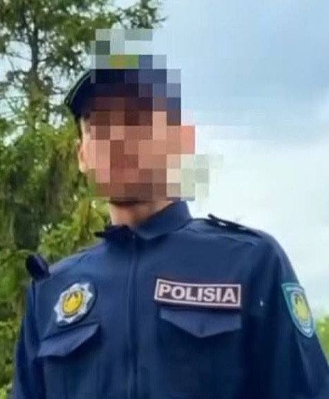 Полиция формасын киіп видеоға түскен блогер ұсталды