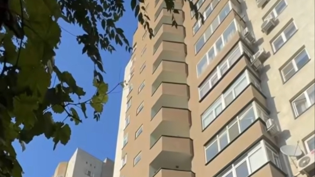 Алматыда 21 жастағы жігіт балконнан құлап қаза тапты