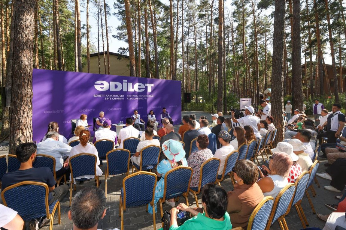 ЖИ-ден су қоймаларына дейін: сарапшылар “Әділет” партиясының бастамаларына баға берді