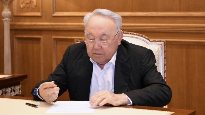 Құрылтай сайлауы: Назарбаев отадан кейінгі жағдайына байланысты үйден дауыс берді