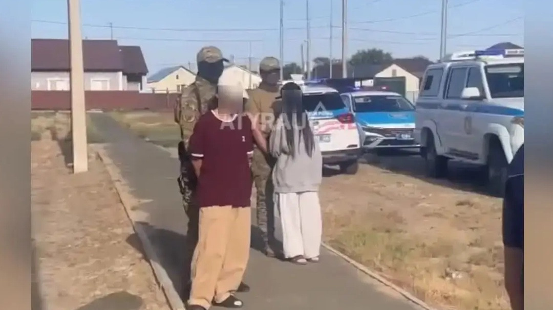 Атырауда есірткі жасырды деген күдікпен екі қыз ұсталды