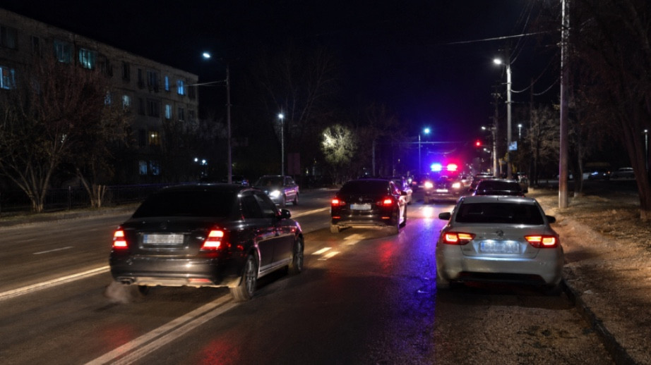 Қарсы жолаққа шығып, жолды бөгеген: Қызылорда облысында той кортежінің жүргізушілері жауапқа тартылды