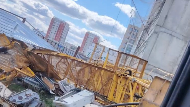 Астанада кран құлап, бір адам қаза тапты