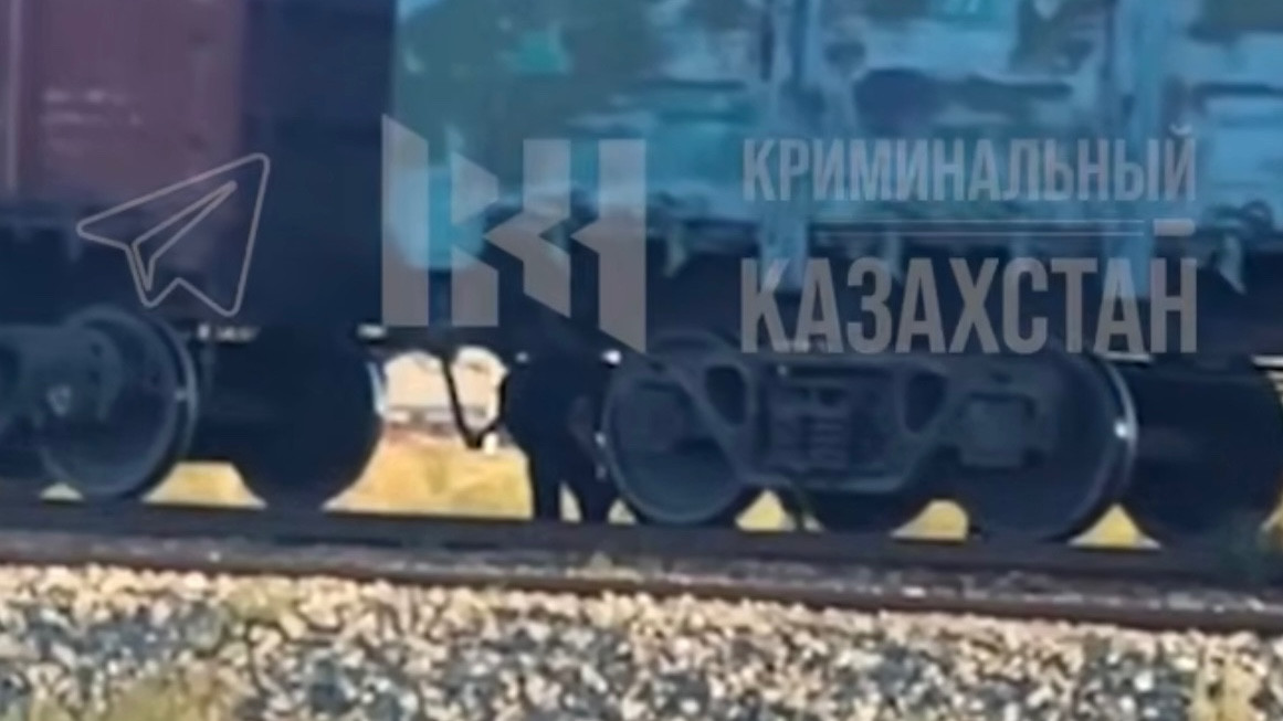 Балқашта жүк пойызы 34 жастағы ер адамды қағып кетті