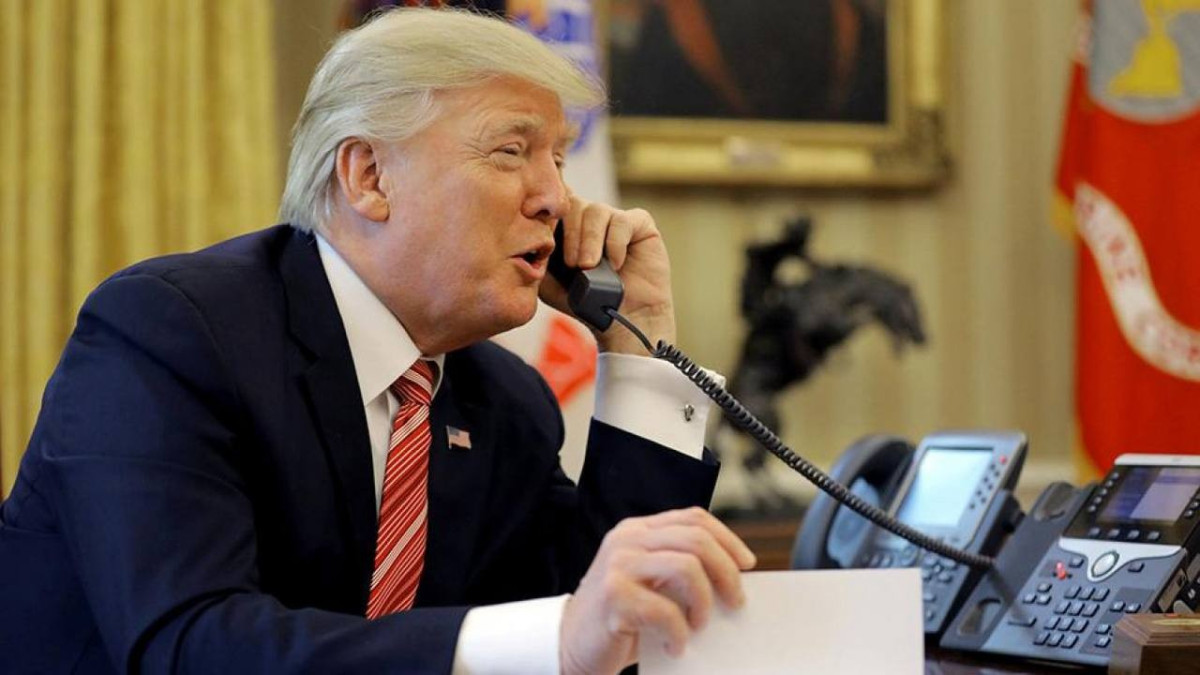 Трамп пен Зеленский телефон арқылы сөйлесті