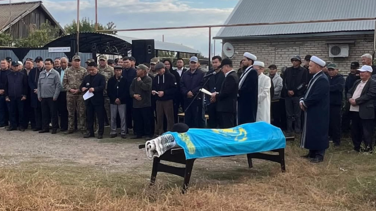 Каспийдегі трагедия: БҚО жұрты әскери қызметшілерді ақтық сапарға шығарып салды