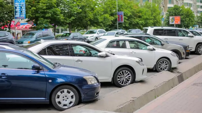 Алматыда ақылы автотұрақ құны сағатына 200 теңгеге дейін өседі