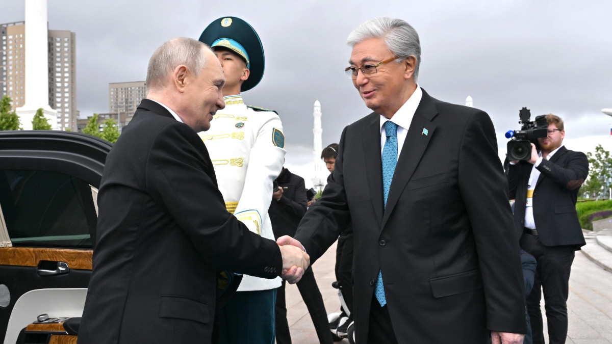 Тоқаев Путинді туған күнімен құттықтады