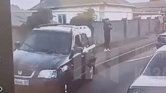 Алматы облысында көлік тротуарға шығып, төрт жасөспірімді қағып кеткен