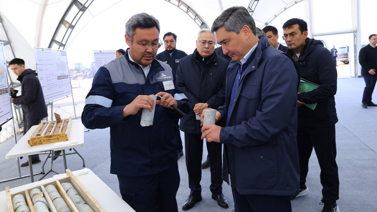 Премьер-министр Қаратас кен орнына және Kazakhmys Smelting зауытына барды