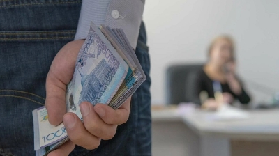 Құрылыс компанияларының мүддесіне жұмыс істеген шенді ұсталды