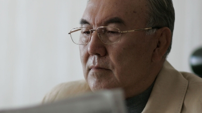 Шенділердің кабинетінде әлі күнге дейін Назарбаевтың портреті тұр - сарапшы
