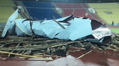Шымкентте стадионның шатыры опырылып түсті (видео)