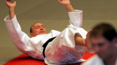 Халықаралық дзюдо федерациясы Путинді қатарынан қуып шықты
