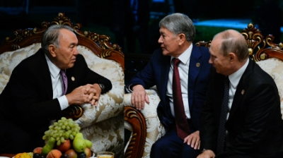 Атамбаев пен Назарбаев неге араздасты? Қырғыз саясаткері конфликтінің мән-жайын айтты