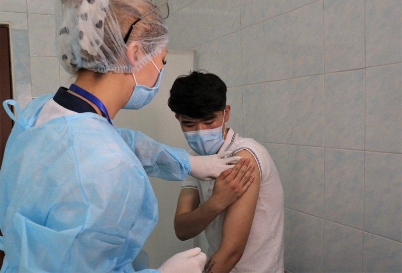 Алматы. Satbayev University қызметкерлерінің 65%-дан астамы КВИ-ге қарсы вакцина алды