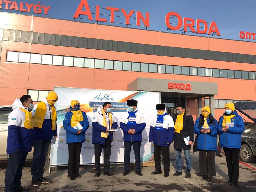 «Nur Otan» кандидаттары «Алтын Орда» базарында халықпен кездесіп, пікірлесті