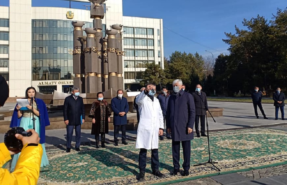 Алматы облысында емханаларға 89 жедел жәрдем, 12 жылжымалы медициналық кешен табысталды