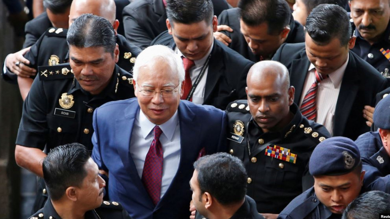 Болат Назарбаевтың құдасы, Малайзияның экс-премьері 12 жылға сотталды