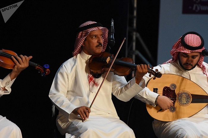 Сауд Арабиясында музыка тыңдауға рұқсат берді