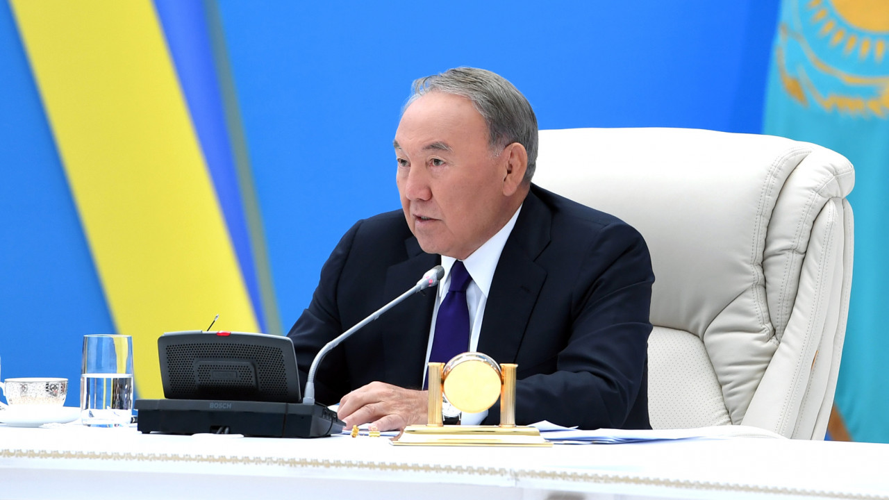 Назарбаев: "Орнында он жылдап отырған ректорлар бар"