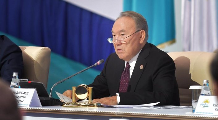 Назарбаев: «Әр балаға 21 мың теңге төленсін, халық ары-бері шапқыламасын!»