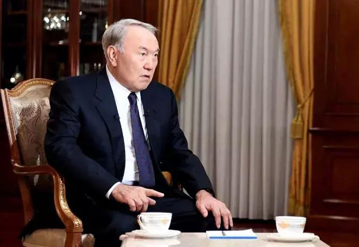 Назарбаев: «Үкімет латынға көшуді бастауы керек»
