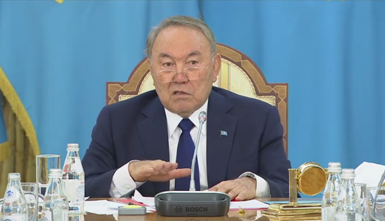 Назарбаев Конституцияның 26-бабын өзгеріссіз қалдыруды ұсынды (видео)