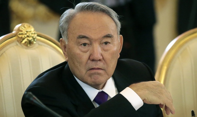 Назарбаев билікті Үкімет пен Парламентке тең бөліп бермек