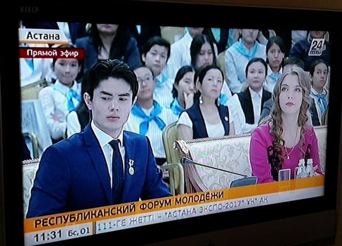Назарбаев жастармен неге орыс тілінде сөйлеседі?