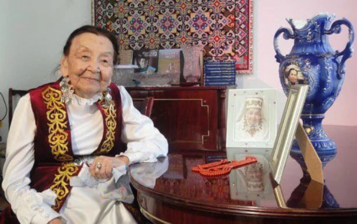 Қазақстанның халық әртісі Хабиба Елебекова 100 жасында өмірден озды