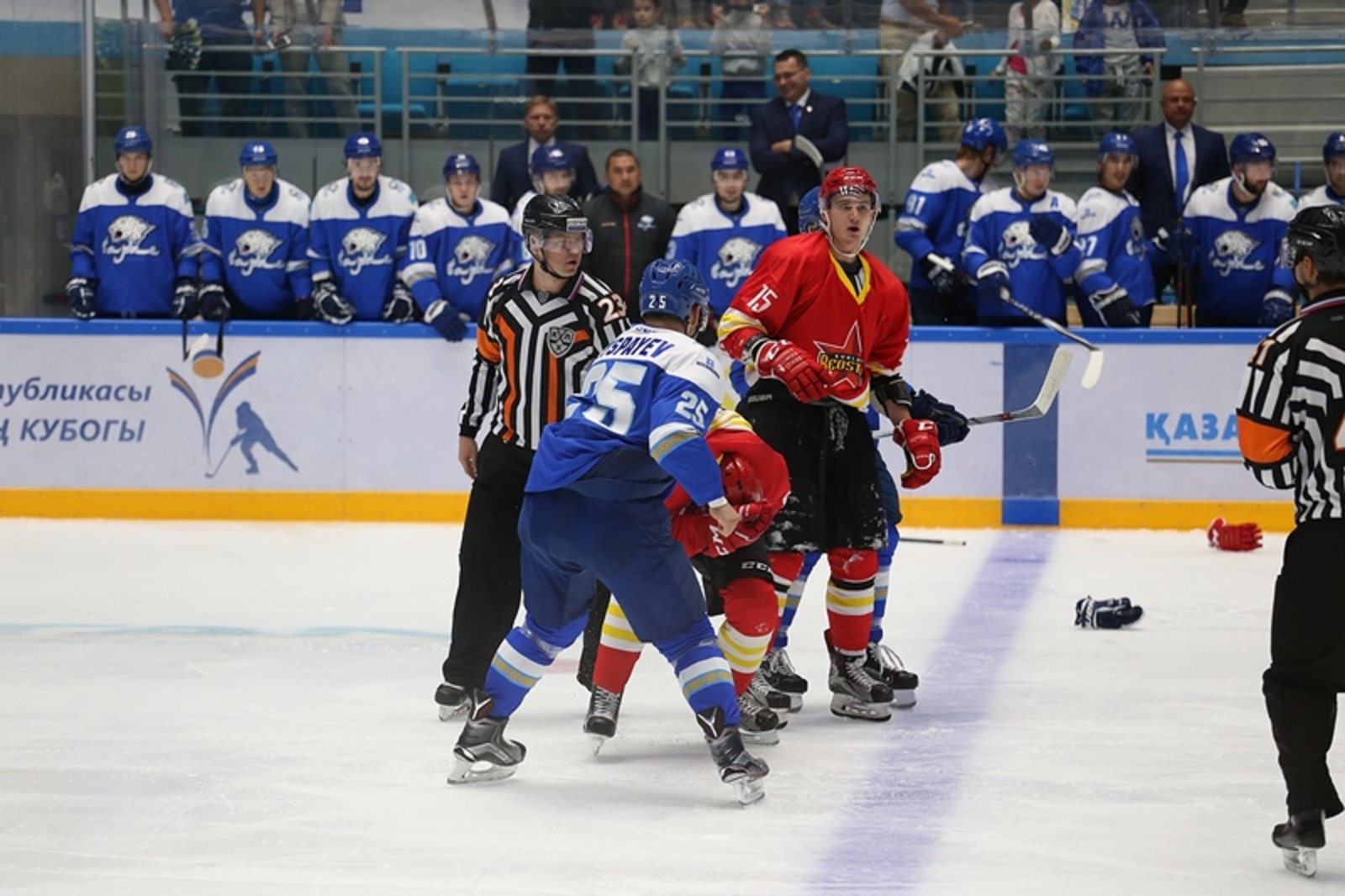 Дамир Рыспаев қытай хоккейшілерін оңдырмай сабады (видео, фото)