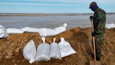 Атырау облысында су тасқынына қарсы бөгет салу кезінде адам сүйектері табылды