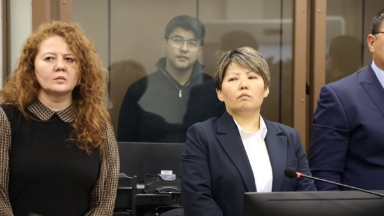 Судья Бишімбаевтың екі адвокатын сотқа кіргізбей қойды