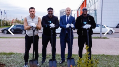 Астанада аты аңызға айналған футболшылар «Таза Қазақстан» экологиялық акциясына қатысты