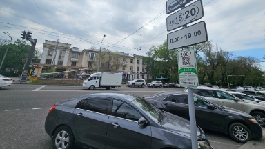 В Алматы рассматривается вопрос введения абонементов на платную парковку для жителей близлежащих домов