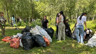 В ВКО на побережье реки собрали больше двух тонн мусора