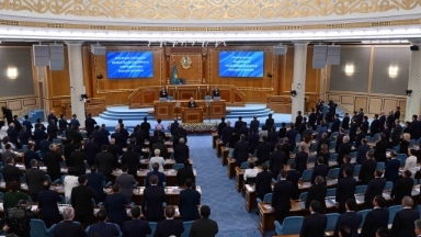 Тоқаев шенеуніктердің жұмысына баға берді