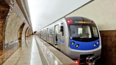 Almatylyq turǵyn metro relsine túsip ketip, qaıtys boldy