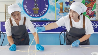 Алматыда 1704 метрлік лағман әзірленіп, рекорд орнатылды