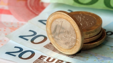 Dollar nege arzandap, evro nege qymbattap jatqany belgili boldy