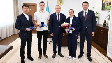 Алматыда Олимпиада жүлдегерлері жаңа пәтерлердің кілтін алды