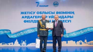 Бейбіт Исабаев ардагерлерге алғыс білдіріп, мерекелік марапаттар табыстады