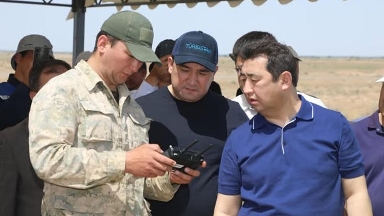 Айдарбек Сапаров Түркістан облысында шегірткеге қарсы күрес барысын тексерді