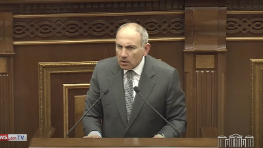 "Аузыңды жап та, тыныш отыр!". Пашинян үкімет отырысында шу шығарды