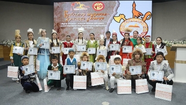 Түркістанда эпостық жырларды жатқа айтудан байқау өтті