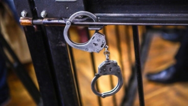 Астанада жел электр станциясына бөлінген 8,5 миллиард теңгені жымқырған екі адам сотталды