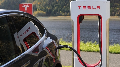 Tesla компаниясының оқыту әдістемесі:  компания автомобиль нарығында қандай төңкеріс жасады