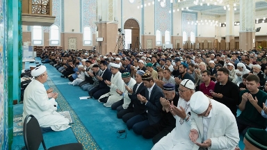 بۇگىنگى قازاق قوعامى ءدىني يدەنتيفيكاسيا كەزەڭىنەن ءوتۋ ۇستىندە