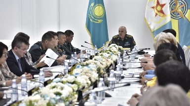 سارباز انالارىنىڭ فورۋمىندا وتباسىمەن اراداعى قاتىناستى نىعايتۋ ماسەلەسى تالقىلاندى